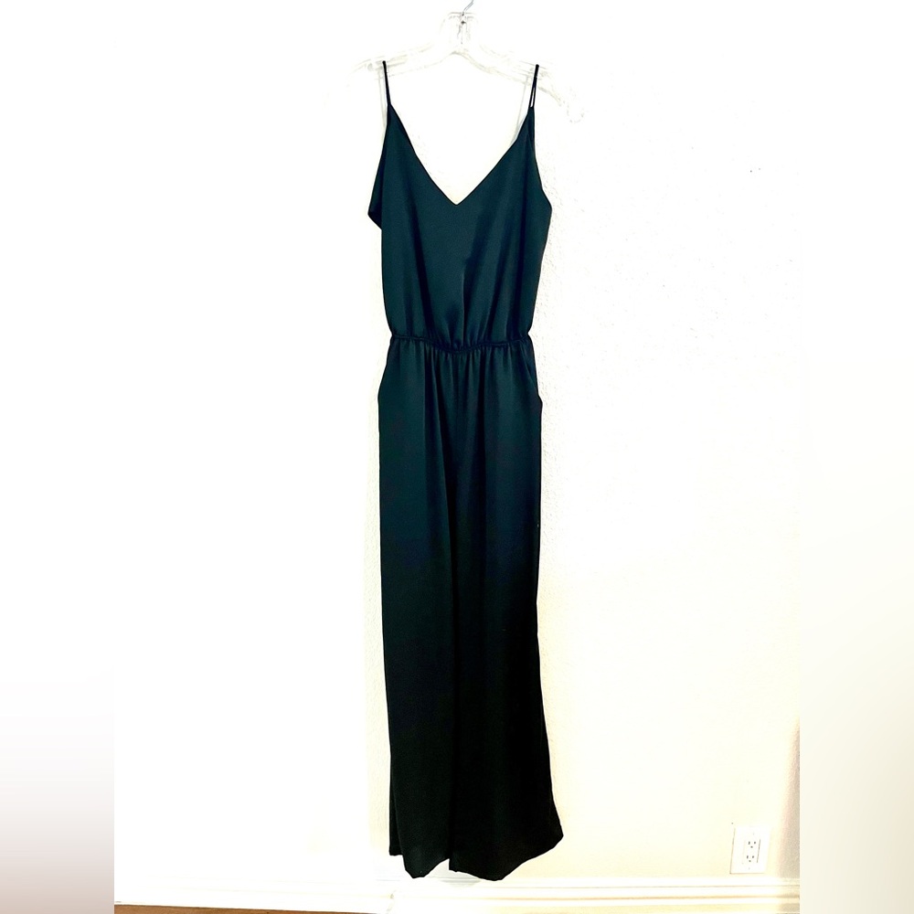 🔥Chic Black Sleeveless Silky Jumpsuit🔥